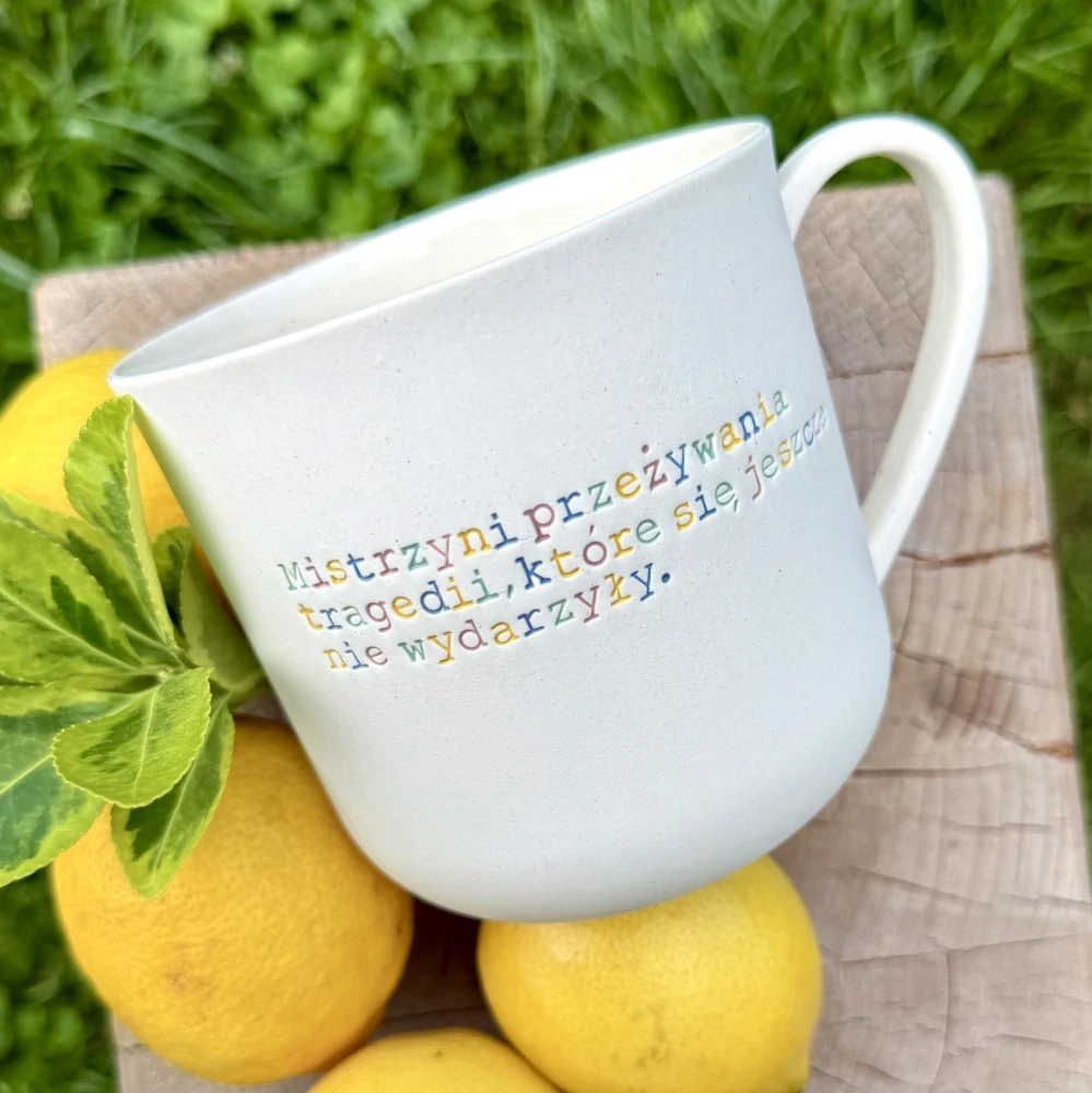 Duża Filiżana z uchem MISTRZYNI PRZEŻYWANIA TRAGEDII 500 ml