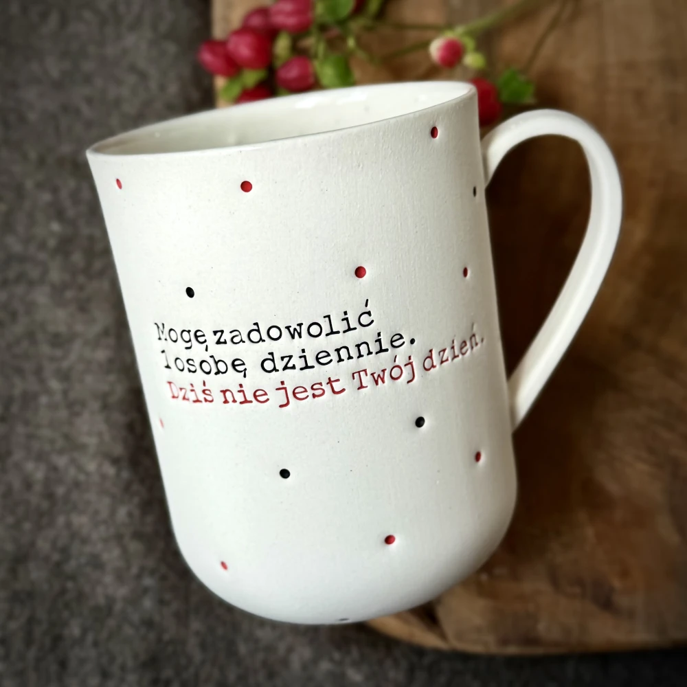 Kubek z uchem MOGĘ ZADOWOLIĆ 1 OSOBĘ  DZIENNIE. DZIŚ NIE JEST  TWÓJ DZIEŃ. 400 ml