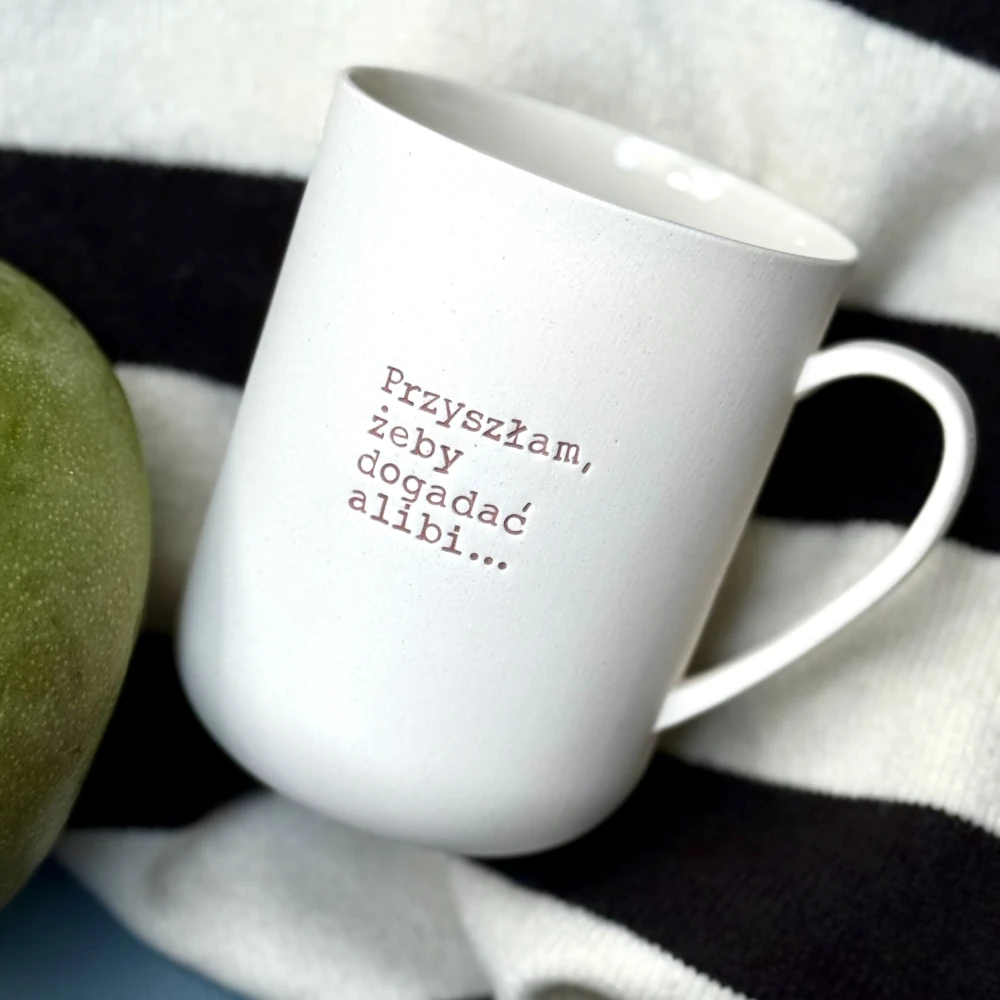 Kubek z uchem PRZYSZŁAM, ŻEBY DOGADAĆ ALIBI... 400 ml