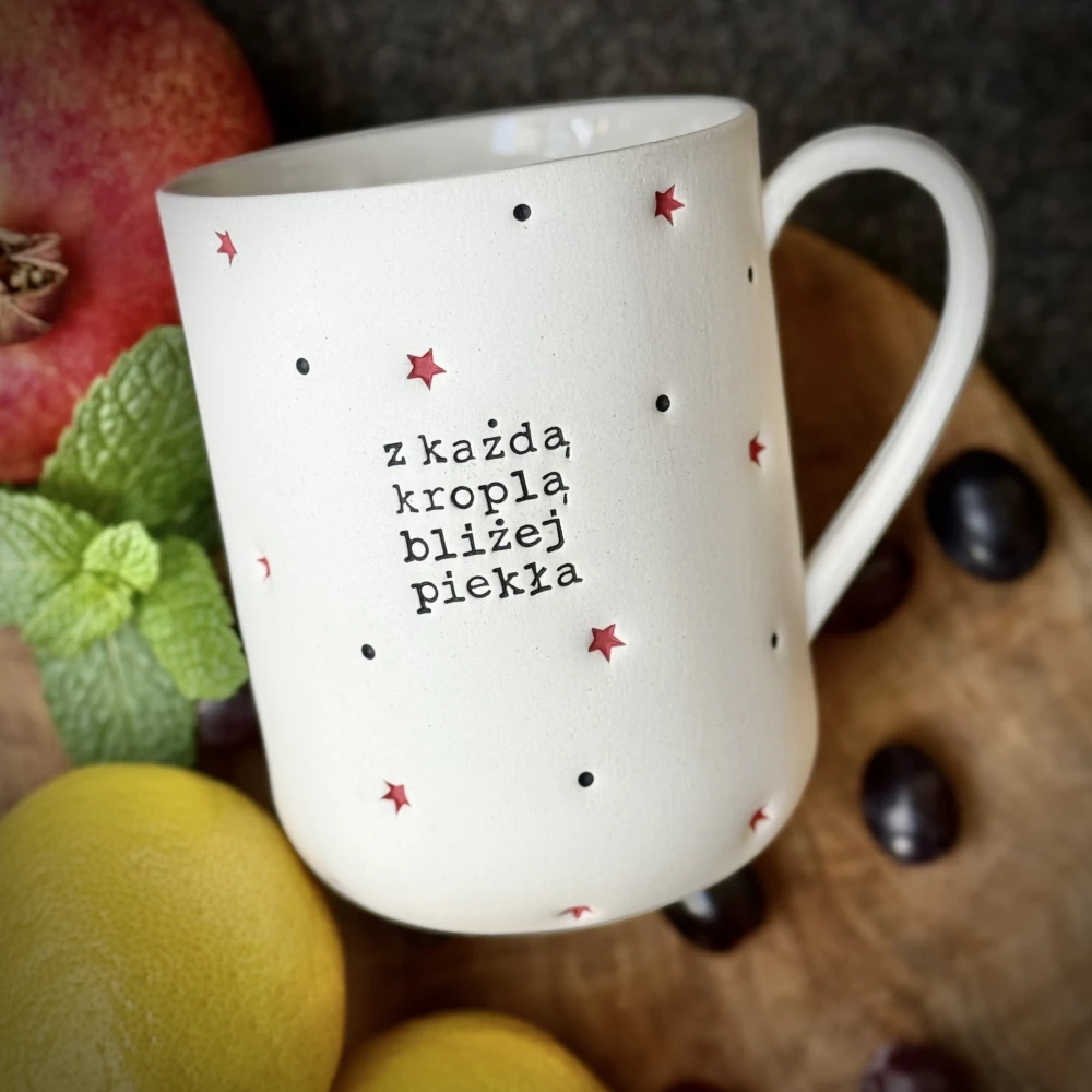 Kubek z uchem Z KAŻDĄ KROPLĄ BLIŻEJ PIEKŁA 400 ml
